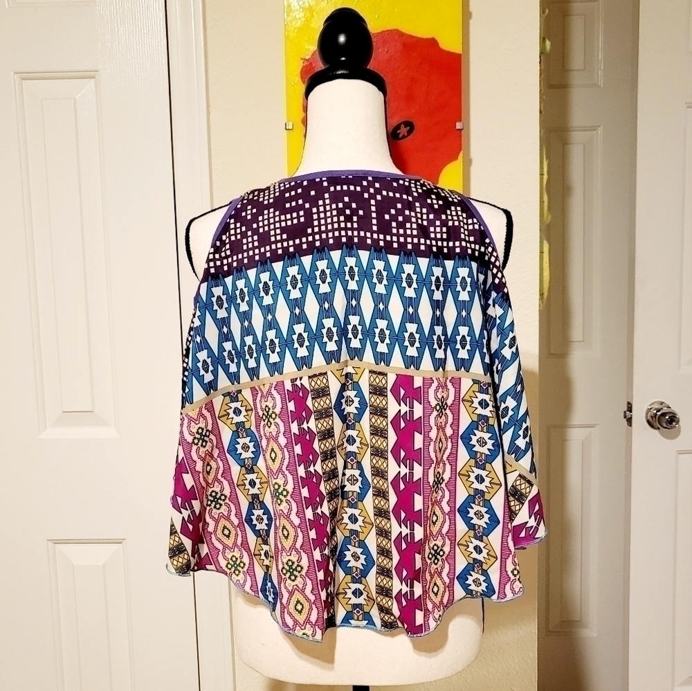 Rojas | Aztec Crop Top - Picture 2 of 5